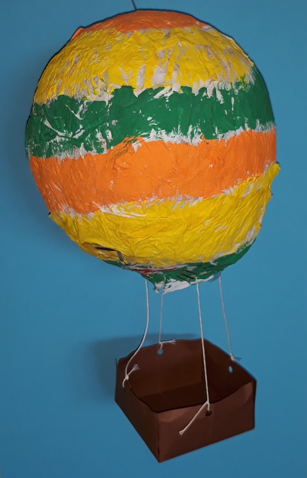 Attent voorwoord verslag doen van Luchtballon maken van papier-maché & tekening van luchtballonnen
